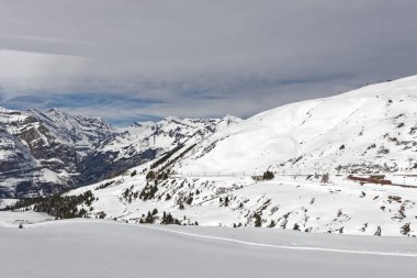 Eigergletscher 'den Jungfraujoch' a tren penceresinin görüntüsü