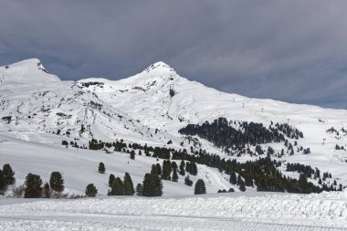 Eigergletscher 'den Jungfraujoch' a tren penceresinin görüntüsü