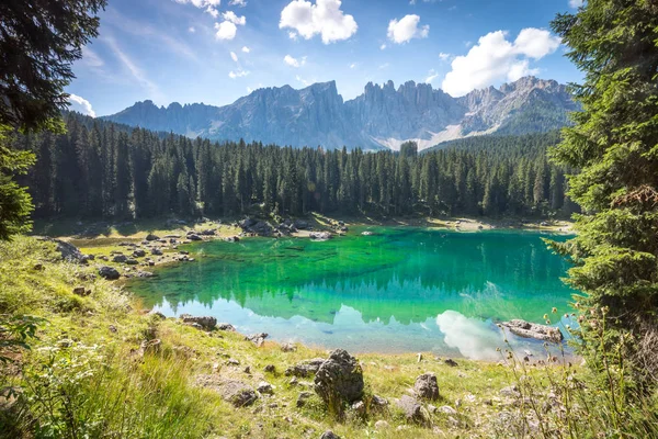 Carezza-tó, Dolomitok, Olaszország — Stock Fotó