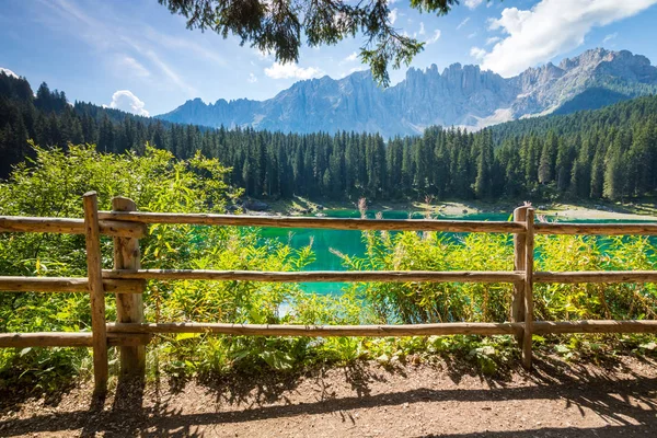 Carezza-tó, Dolomitok, Olaszország — Stock Fotó