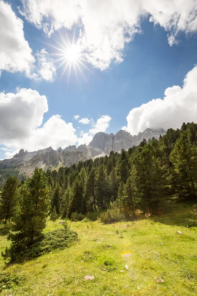 Sun hvězda v regionu Dolomity, Itálie — Stock fotografie