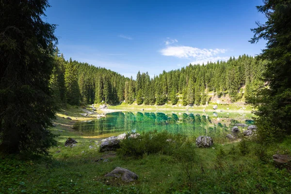 Carezza-tó, Dolomitok, Olaszország — Stock Fotó