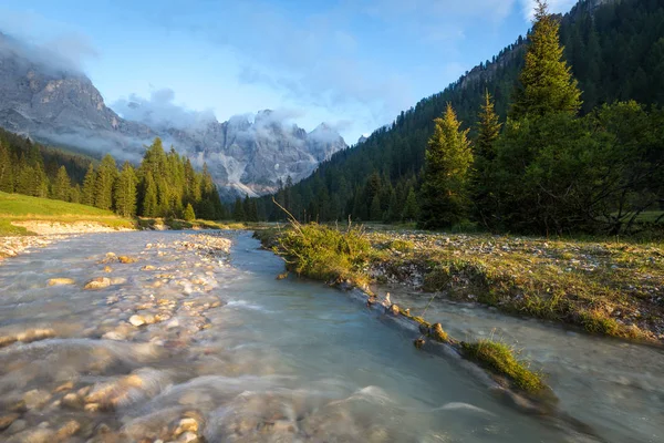 Валь Veneggia, Доломітові Альпи, Італія — стокове фото