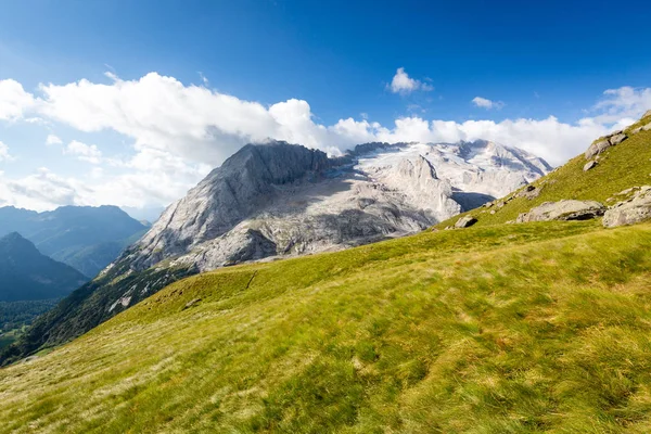 Dolomiittien kuningatar, Italia — kuvapankkivalokuva