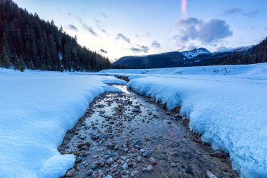 Val Veneggia Vadisi, Trentino, Dolomites, İtalya içinde güzel gün batımı