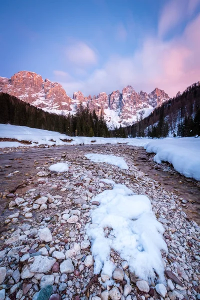 Piękny zachód słońca w Val Veneggia doliny, Trentino, Dolomity, Włochy — Zdjęcie stockowe