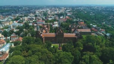 Ukrayna 'nın en eski üniversitelerinden biri olan Chernivtsi Üniversitesi' nin sonbahar hava manzarası.