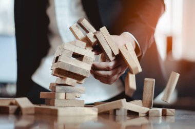 Başarısız Kule İnşa Etme, Meydan Okuma ve Başarısızlık Konsepti