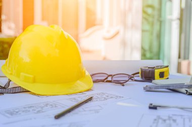 İnşaat alanı mühendisi. Mühendislik nesneleri işyerinde 