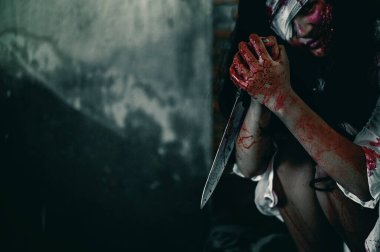 Korkunç Kadın Sahnesi, Cadılar Bayramı Cinayet Konsepti.