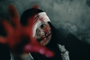 Korkunç Kadın Sahnesi, Cadılar Bayramı Cinayet Konsepti.