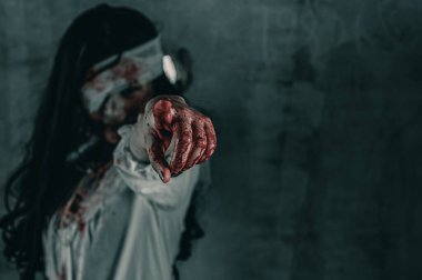 Korkunç Kadın Sahnesi, Cadılar Bayramı Cinayet Konsepti.