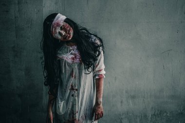 Korkunç Kadın Sahnesi, Cadılar Bayramı Cinayet Konsepti.