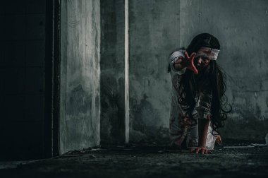 Korkunç Kadın Sahnesi, Cadılar Bayramı Cinayet Konsepti.