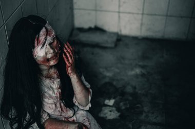 Korkunç Kadın Sahnesi, Cadılar Bayramı Cinayet Konsepti.