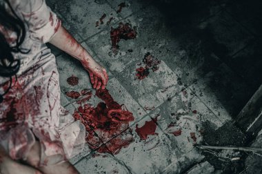 Korkunç Kadın Sahnesi, Cadılar Bayramı Cinayet Konsepti.