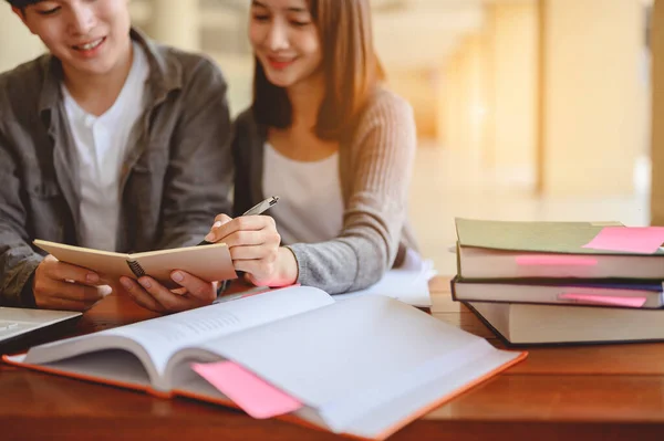 Edukacja Nauka Student Kampus Uniwersytet Koncepcja Stylu Życia Dwóch Uczniów — Zdjęcie stockowe