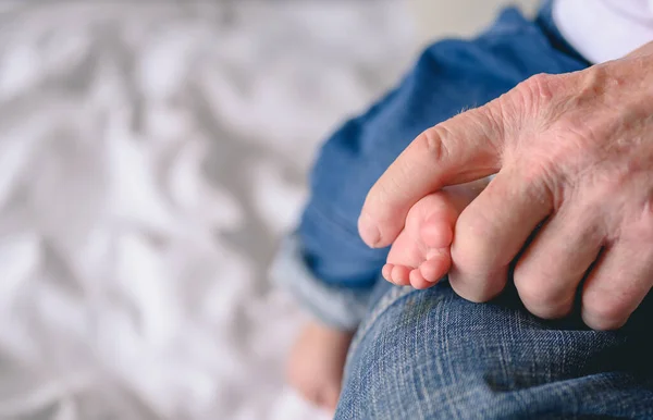 Grandfather Holding Feet His Newborn Baby Home Holiday Family Senior — Stock Photo, Image