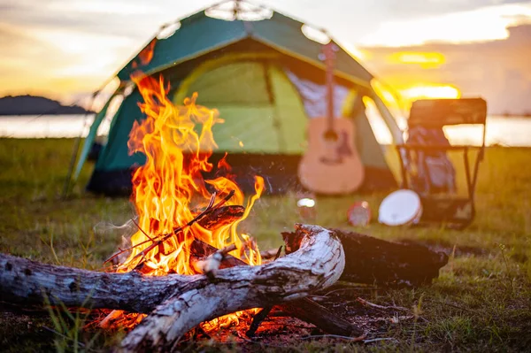 Camping Bonfire Surrounded Team Asian Climbers Hiker Playing Music Together — Stock Photo, Image