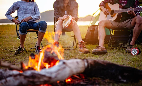 Camping Bonfire Surrounded Team Asian Climbers Hiker Playing Music Together — Stock Photo, Image