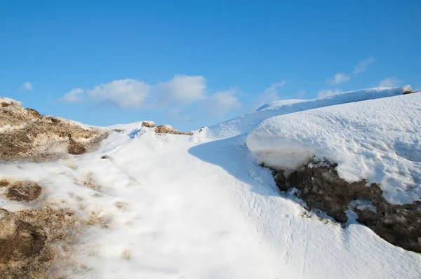 Paisaje Invierno Valle Nevado Contra Cielo Azul Por Tarde —  Fotos de Stock