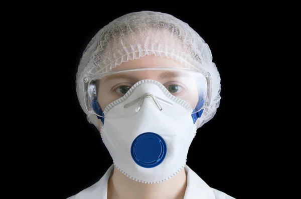 Blanke Vrouw Arts Een Beschermend Masker Bril Een Zwarte Achtergrond — Stockfoto