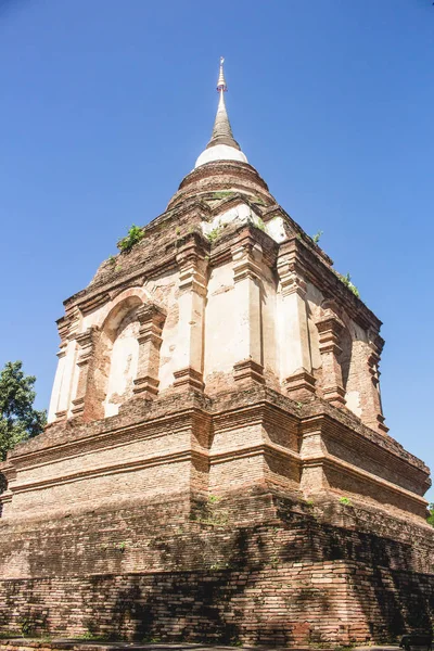 タイのチェンマイにあるワット・チェド・ヨット寺院のティロカラ・チェディ. — ストック写真