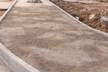 Bir yaya yolunun inşaatı