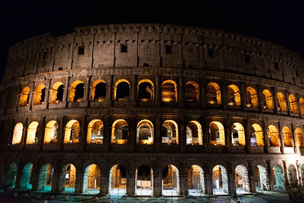 Colosseo Notturno Con Illuminazione Principale Attrazione Roma Nel Febbraio 2020 — Foto Stock