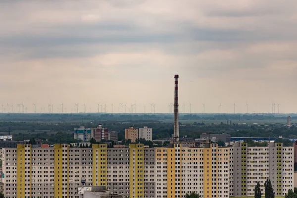 Bratysława Słowacja Lato 2019 Panele Bratysławie Teren Mieszkalny Ogromną Rurą — Zdjęcie stockowe