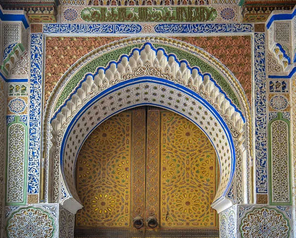 Tradiční Marocký Design Prastarých Dřevěných Vstupních Dveří Staré Medině Marrákeši — Stock fotografie