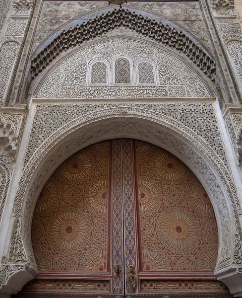 Παραδοσιακό Μαροκινό Στυλ Σχεδιασμού Μιας Αρχαίας Ξύλινης Πόρτας Εισόδου Στην — Φωτογραφία Αρχείου