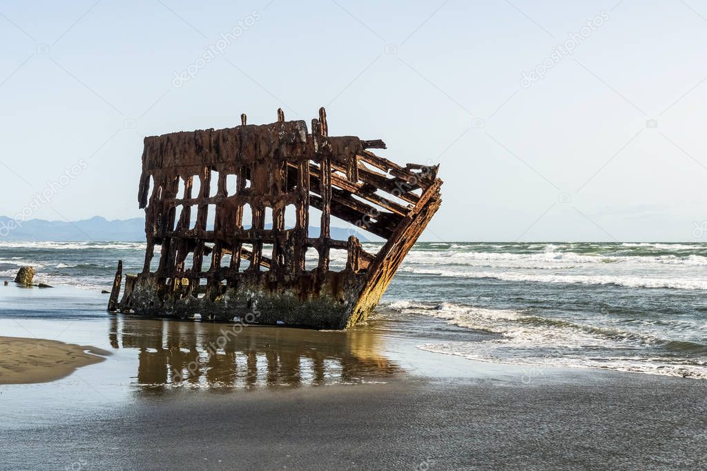 Peter Iredale Shipwreck on late afternoon, Clatsop Spit, Fort Stevens State Park, Pacific Coast, Astoria, Oregon, USA.