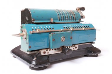 Beyaz arka planda arithmometer
