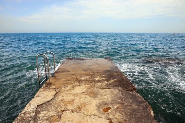 Beton İskelesi