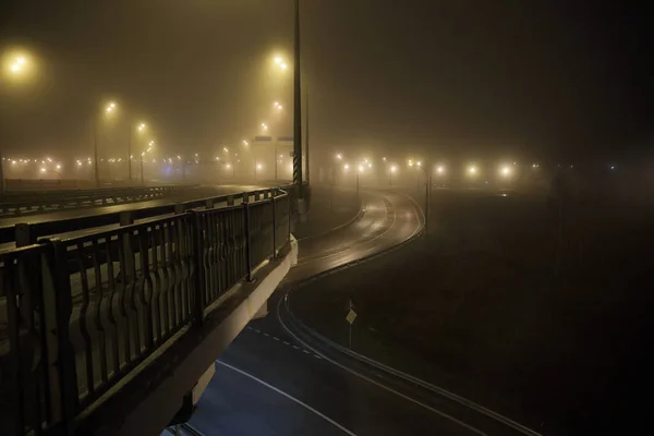 Cruce Caminos Con Puente Por Noche Niebla —  Fotos de Stock