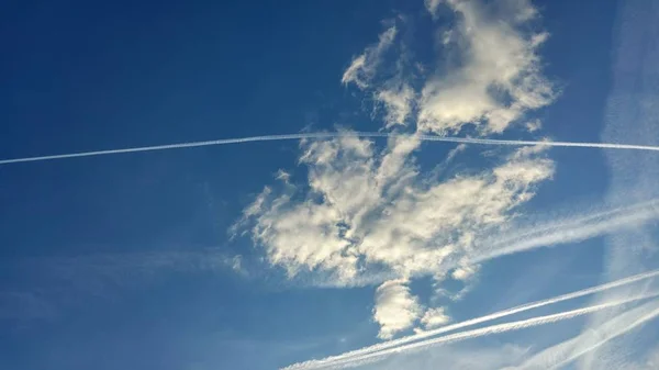 Blue Sky with Flight Strips — Stock Photo, Image