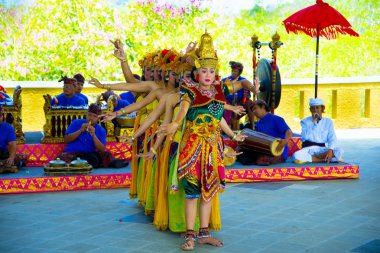 Ungasan, Endonezya - 2 Eylül 2019: Geleneksel Garuda Wisnu balesi Gwk kültür parkında gerçekleştirildi