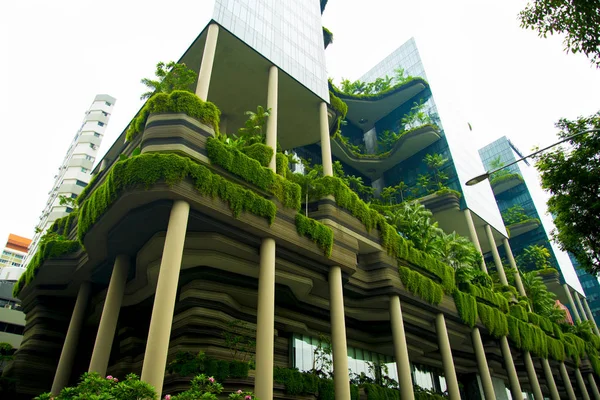 Grön Eco Building Staden — Stockfoto