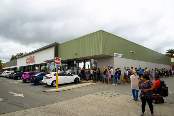 Perth Australia Marzo 2020 Persone Coda Negozio Alimentari Coles Durante — Foto Stock