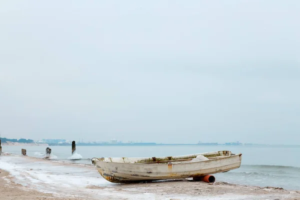 Північні зимовий пейзаж з човна — стокове фото