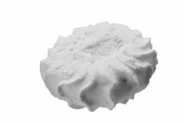 Uçan beyaz kremalı pastalar. Yakın plan.