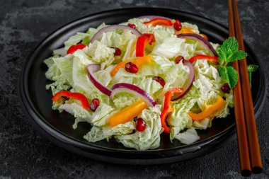 Taze Pekin Lahana Salatası