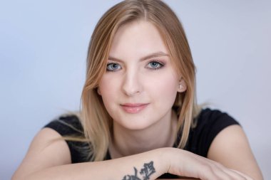 bir genç kızın yakın çekim yüz