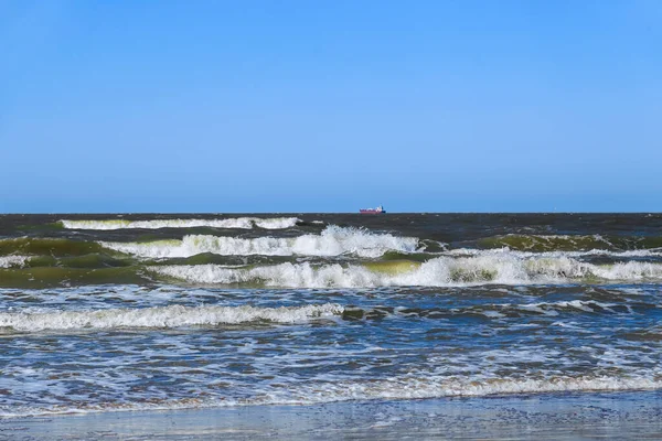 Mar Báltico Dia Ensolarado Claro Com Uma Onda Rolante Dia — Fotografia de Stock