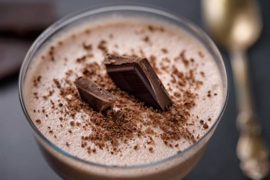 Çikolata parçalı, çikolata parçalı tatlı.