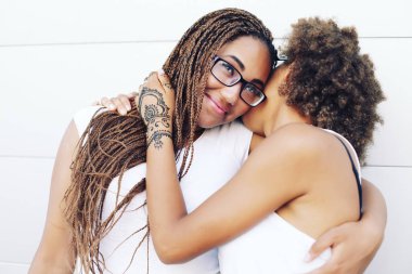 Afrikalı-Amerikalı kadın yaz giysileri 