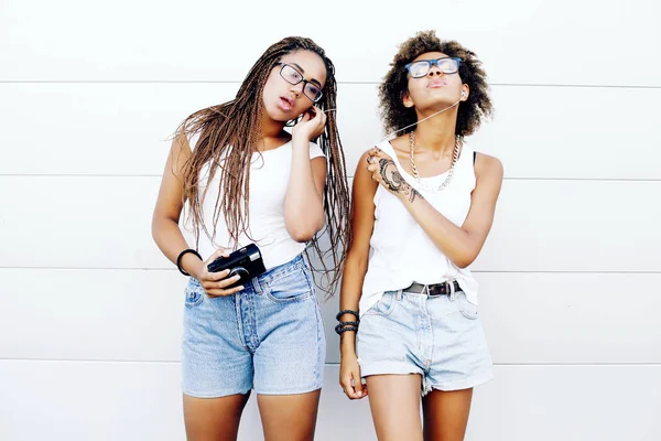 African american women in summer clothes — Stock Photo, Image