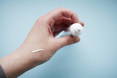 krem yandan test kadın