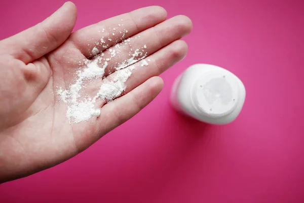 Woman holding powder on hand — Stock Photo, Image